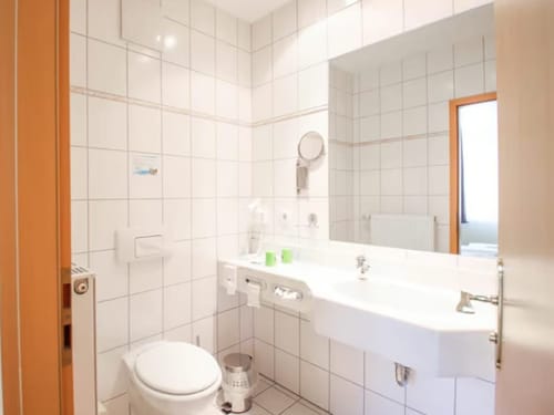 Helles, großes Badezimmer