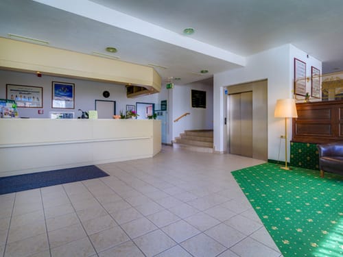 Rezeption des Hotel Astor