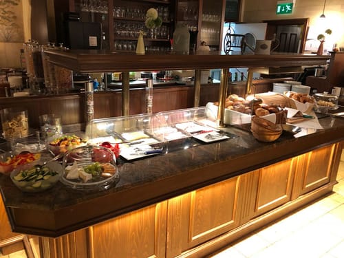 vielfältige Auswahl am Frühstücksbuffet