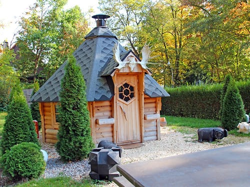 Grillhuette im Garten