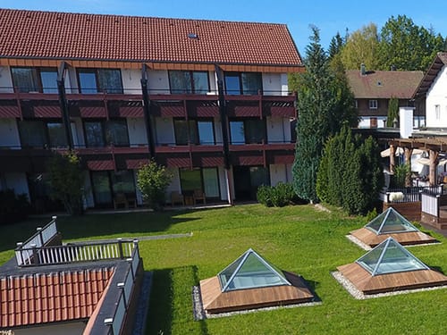 Aussenansicht Garten bei Sonnenschein