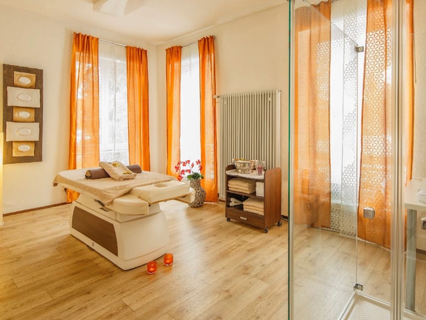 Liege im Wellness bereich