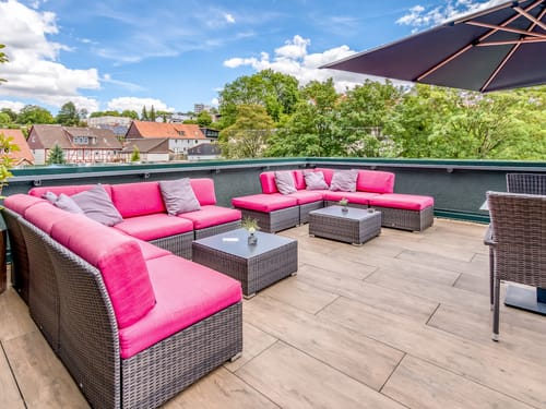 Aussenterrasse Hotel mit Loungemöbeln