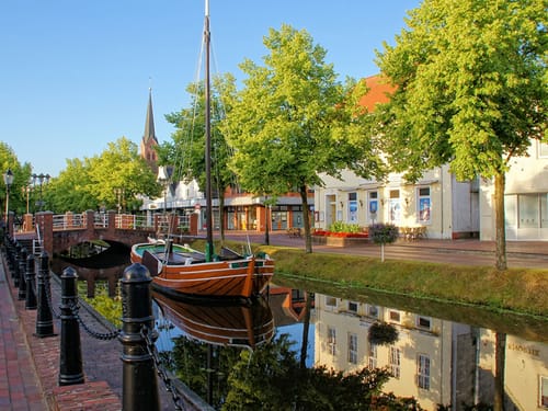 Fluss mit Segelboot in Erfurt