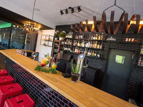 Gemütliche Hotelbar im Berghotel Kristall