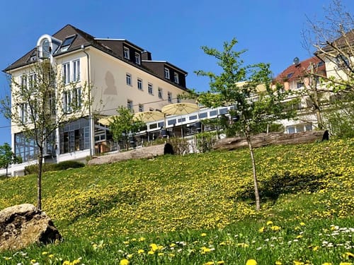 Aussenansicht bei Sonnenschein