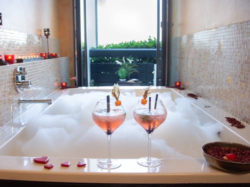 Relaxation-Raum mit Badewanne