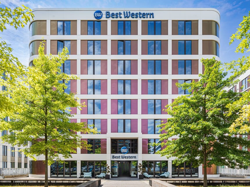 Hotel am Tag von Außen