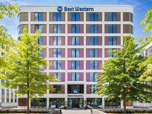 Hotel am Tag von Außen