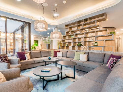 Lobby mit Loungemöbeln