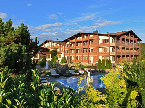 Außenansicht vom Hotel Freund am Tag
