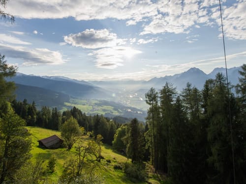 Panoramablick über die Tiroler Alpen