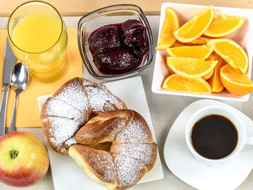 Gedeckter Fruehstückstisch