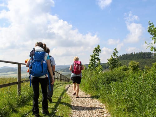 drei Wanderer im Sauerland