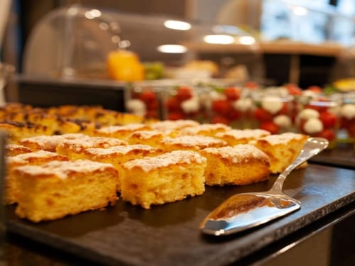 Buffet mit verschiedenen Dessertvariationen