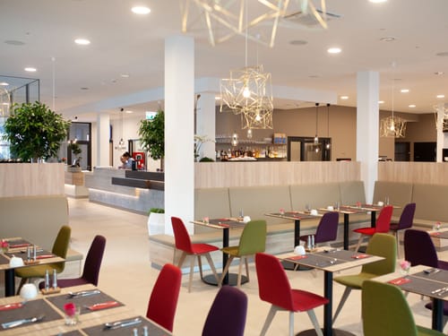 Lobby, Eingangsbereich, Bar und Frühstücksraum in einem