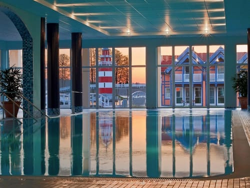 Indoor Pool im Wellnessbereich