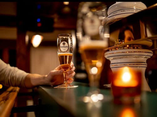frisch gezapftes Bier