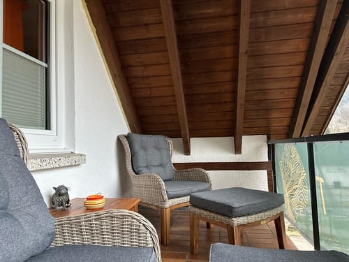 gemütliche Sitzgruppe auf dem Hotel Balkon