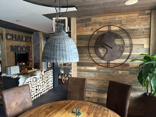 Hotelrestaurant rustikal eingerichtet