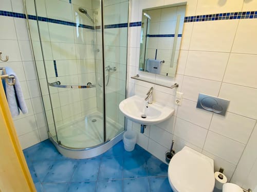 Helles Badezimmer