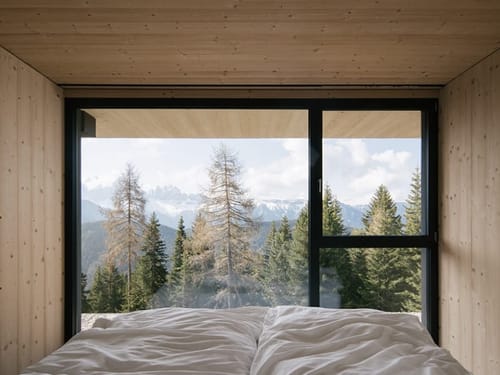 Schlafzimmer mit Panoramafenster