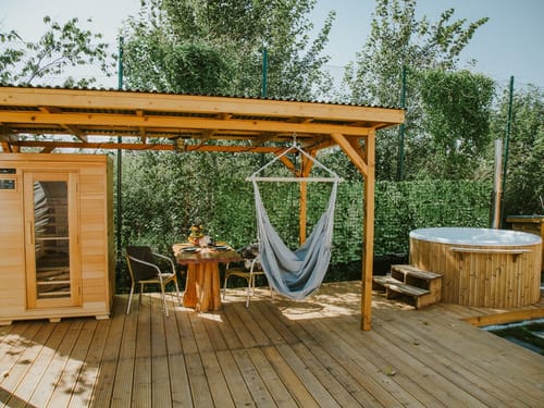 Hot Tup und Sauna in der Bubble Tent Anlage