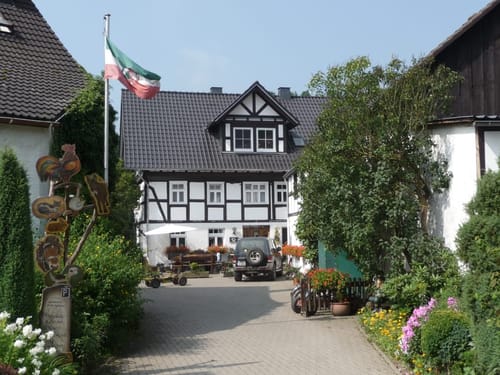 Hofeinfahrt zum Hubertushof