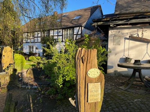 Ansicht Fachwerkhaus bei Sonnenschein