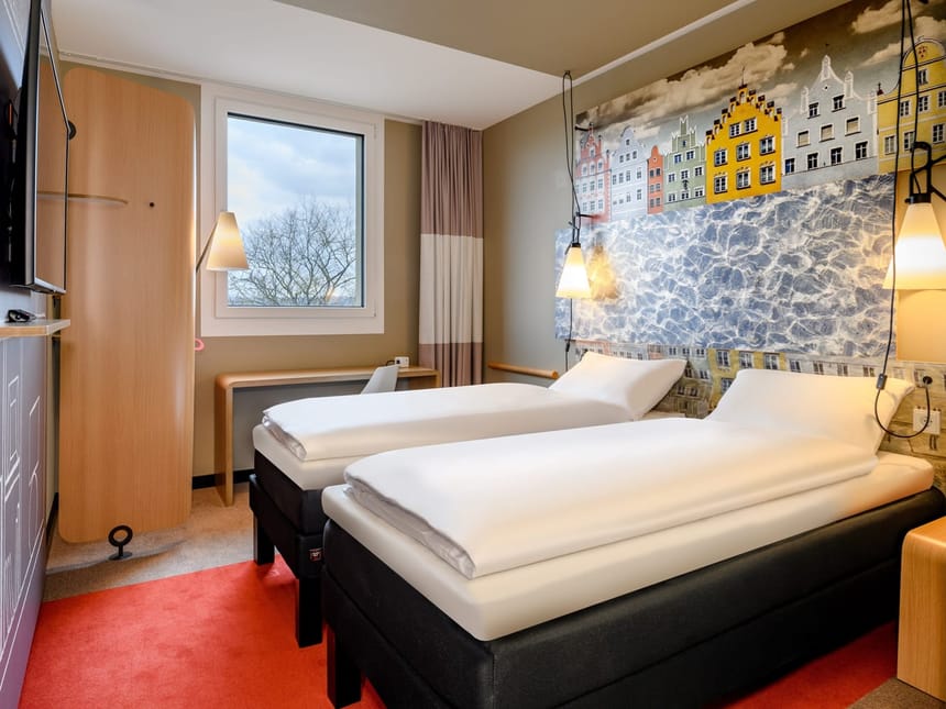 Kleines Zimmer mit TV