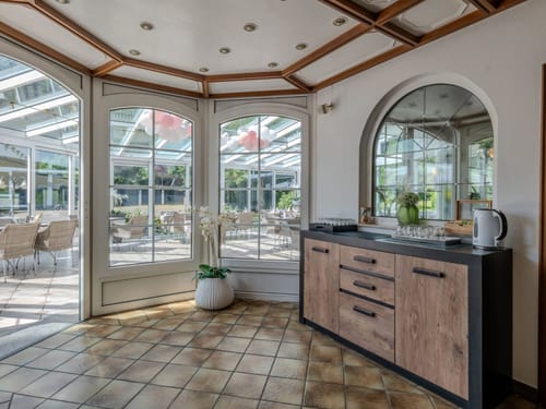 Sideboard mit einer Auswahl an verschiedenen Teesorten
