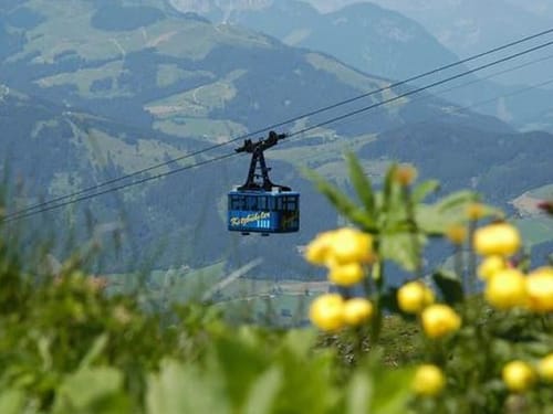 Seilbahn in der Luft