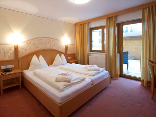 Zimmer mit einer Sitzmöglichkeit
