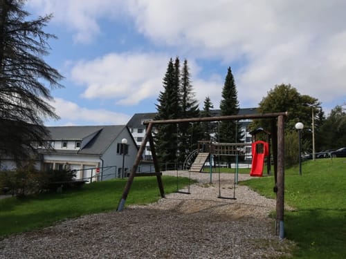 Kleiner Spielplatz am Hotel