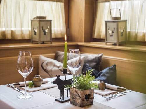gestlich gedeckter Tisch für zwei Personen