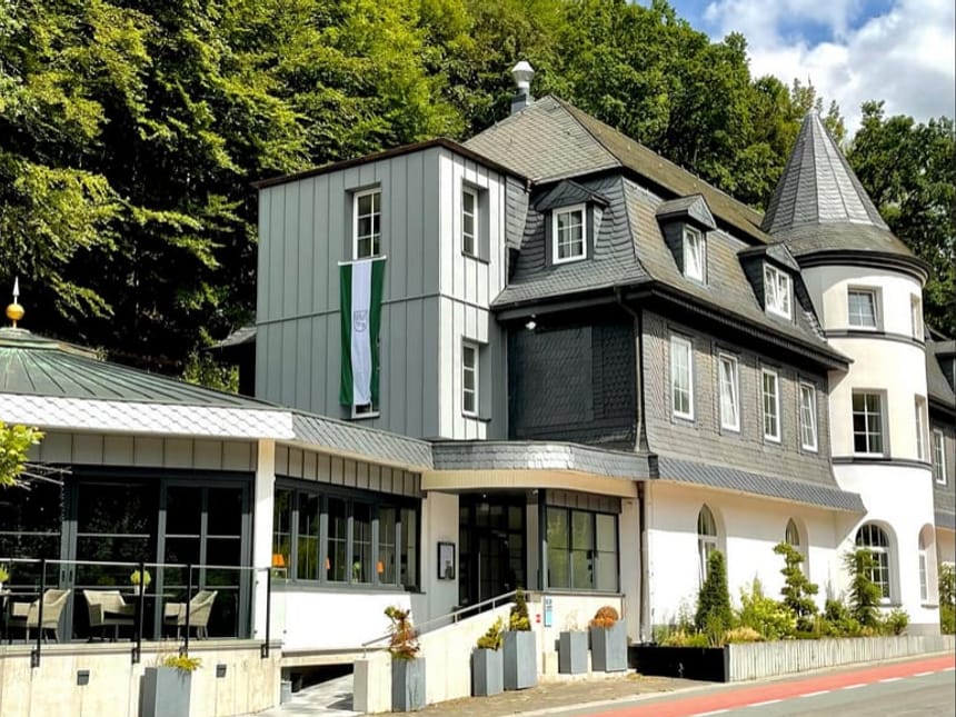 Ansich bei Sonnenschein des Schlosshotel Brilon-Wald