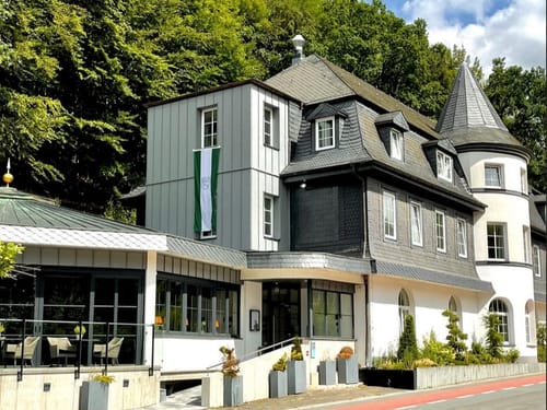Ansich bei Sonnenschein des Schlosshotel Brilon-Wald