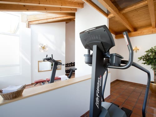 kleiner Fitnessraum mit Cardiogerät