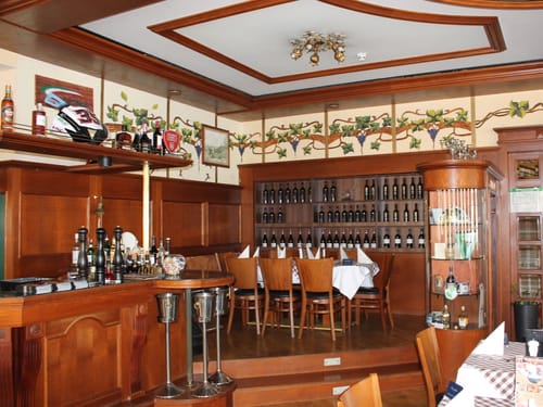 Hotelbar mit verschiedenen Sitzmöglichkeiten