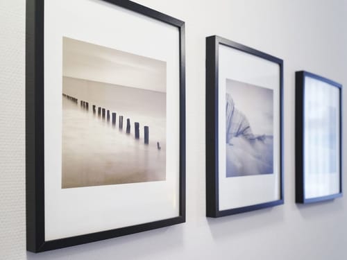 drei Bilder an der Wand