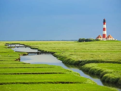 Leuchtturm am Strand