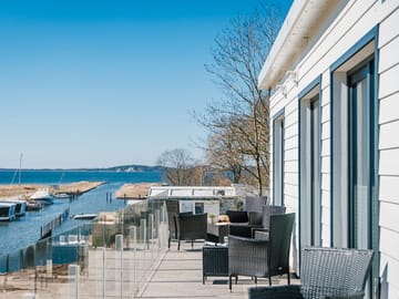 Hotelterrasse am Lotsenhaus mit Seeblick