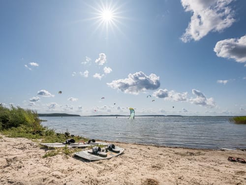 strahlender Sonnenschein am Sandstrand