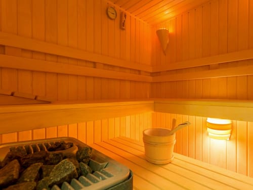 kleiner Wellnessbereich mit Finnischer Sauna