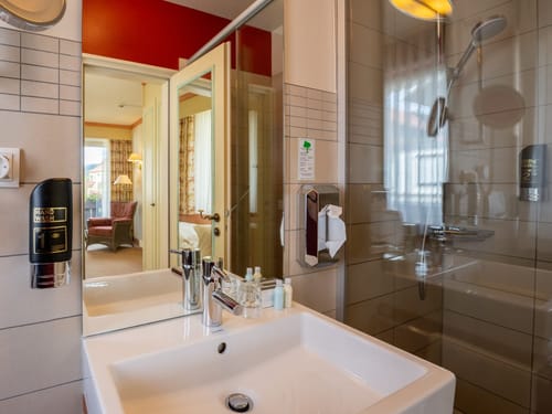 Großes Badezimmer
