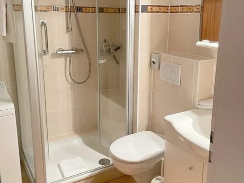 Helles Badezimmer