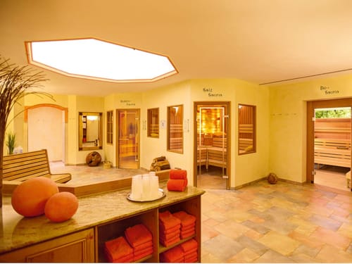 Entspannter Wellnessbereich mit Salz-, Stub'n- und Bio-Sauna
