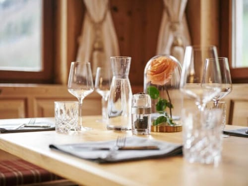 Eleganter Tisch im gemütlichen Restaurant