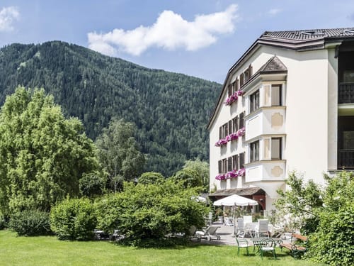 Hotel am Tag von aussen