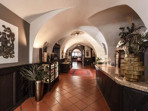 Rezeption im Hotel